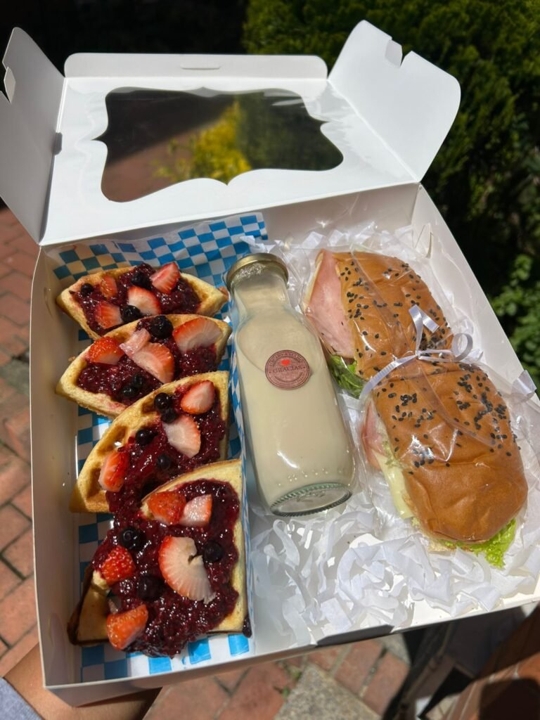 Desayuno con Sanduche