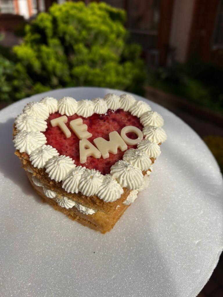 Torta Personal Corazón Frutos Rojos